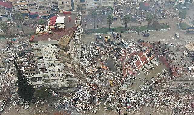 Depremde 137 kişiye mezar olan iki binaya ilişkin raporda, acı gerçek ortaya çıktı