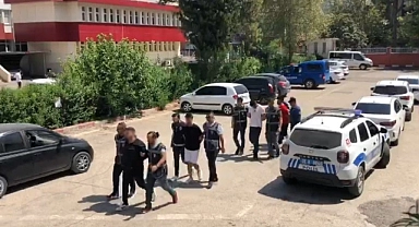 Dükkan kurşunlayan 2 maganda tutuklandı