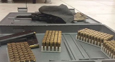 Durdurulan şahsın üzerinden silah çıktı