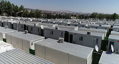 Evi yıkılanlar konteyner veya prefabrik kentlere yerleştirildi