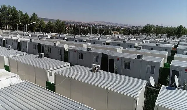 Evi yıkılanlar konteyner veya prefabrik kentlere yerleştirildi