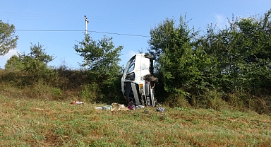 Fındık işçilerini taşıyan minibüs devrildi: 7 yaralı