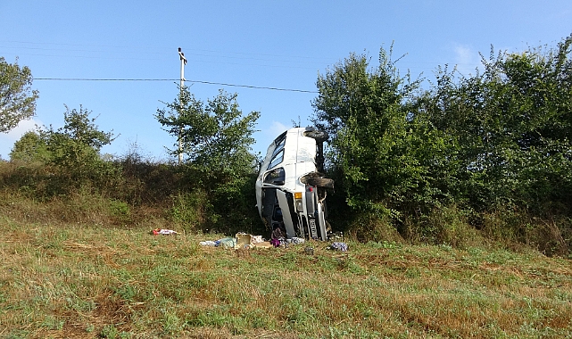 Fındık işçilerini taşıyan minibüs devrildi: 7 yaralı