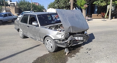 Hafi ticari araç ile otomobil çarpıştı: 1 yaralı