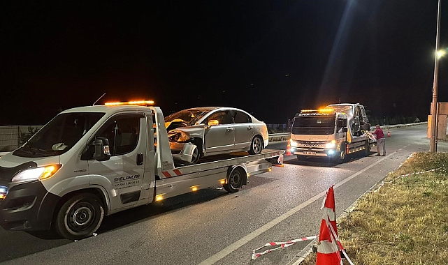 Hafif ticari araç ile otomobil çarpıştı: 9 yaralı