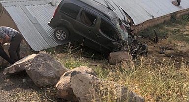 Hafif ticari araç şarampole yuvarlandı: Çok sayıda yaralı