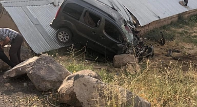 Hafif ticari araç şarampole yuvarlandı: Çok sayıda yaralı