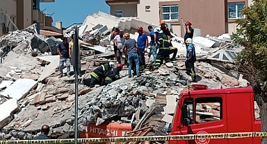 Hasarlı bina kepçe operatörünün üzerine yıkıldı