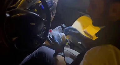 Hassas burun tespit etti, vitesi kutusundan uyuşturucu çıktı