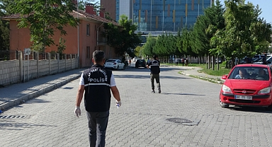 Husumetlisini hastane otoparkında başından vurdu