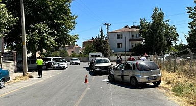 İki aracın karıştığı kazada: 6 kişi yaralandı