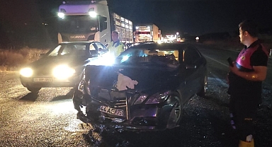 İki otomobil çarpıştı
