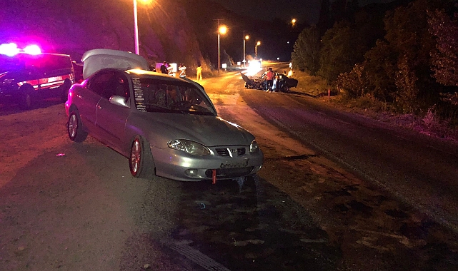 İki otomobil kafa kafaya çarpıştı: 7 yaralı