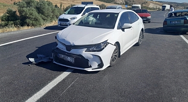 İki otomobilin çarpıştığı kazada 3 kişi yaralandı