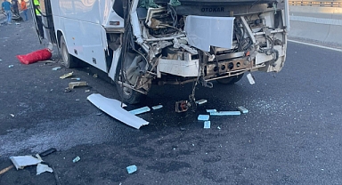 İşçi servisi minibüse ve ardından tıra çarptı: 21 yaralı