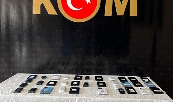 Kaçak cep telefonlara yönelik operasyon