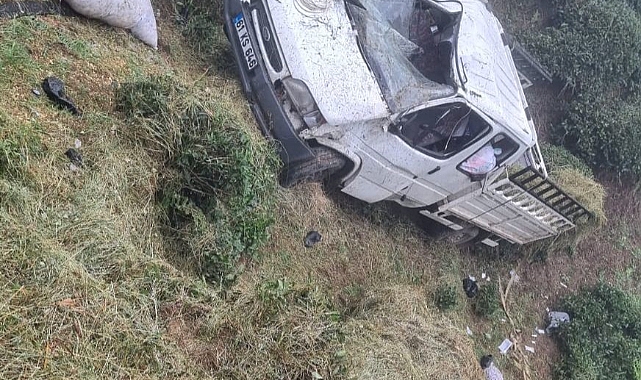 Kamyonet şarampole yuvarlandı: 3 ölü, 1 yaralı