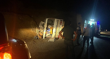 Kontrolden çıkan kamyonet devrildi: 2 yaralı