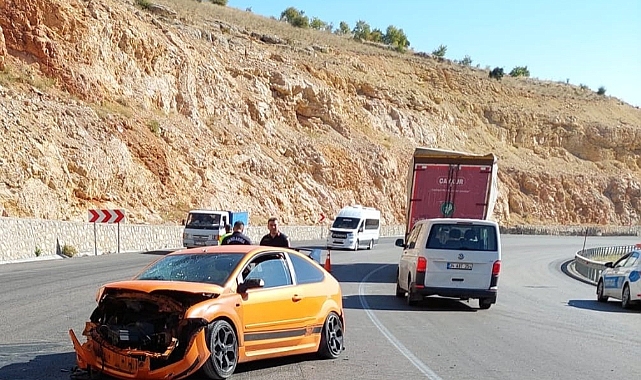 Kontrolden çıkan otomobil istinat duvarına çarptı: 1 yaralı