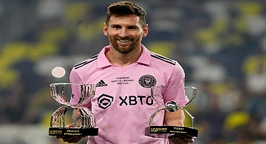 Lionel Messi,  ilk kupasını kazandı
