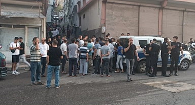 Mahalleli ile uyuşturucu satıcıları arasında kavga: Ölü ve yaralılar var