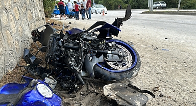 Motosiklet ile patpat çarpıştı: 1’i ağır 3 yaralı