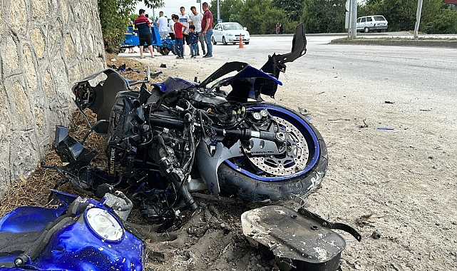 Motosiklet ile patpat çarpıştı: 1’i ağır 3 yaralı