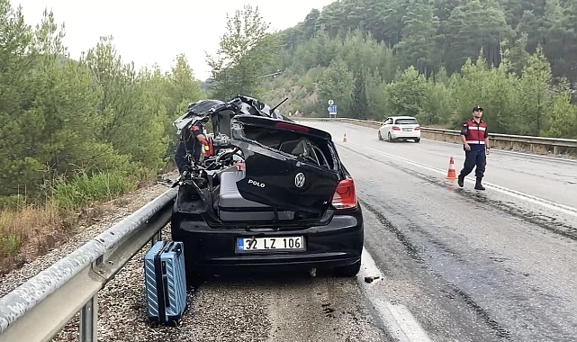 Orman yangınına giden arazöz ile 2 otomobil çarpıştı: 1 ölü, 6 yaralı