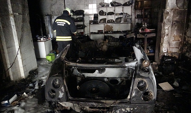 Oto tamircide spiral ile parçalanan otomobilin yakıt deposu patladı