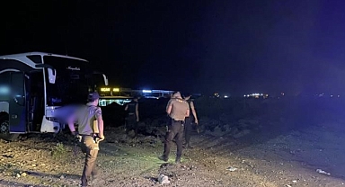 Otobüs kavşağa daldı: 20 yaralı