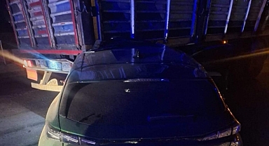 Otomobil ile çekici çarpıştı: 2 yaralı