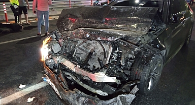 Otomobil kağıt gibi ezildi: 1 ölü, 1 yaralı