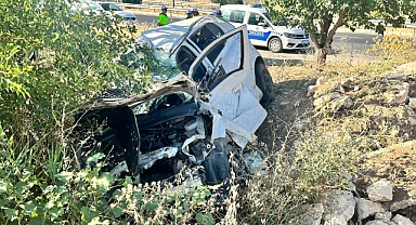 Otomobil şarampole uçtu: 2 yaralı