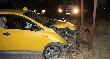 Otomobil yayaya çarptı: 2 yaralı