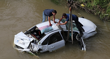 Otomobil Yeşilırmak’a uçtu: Aynı aileden 5 kişi yaralandı