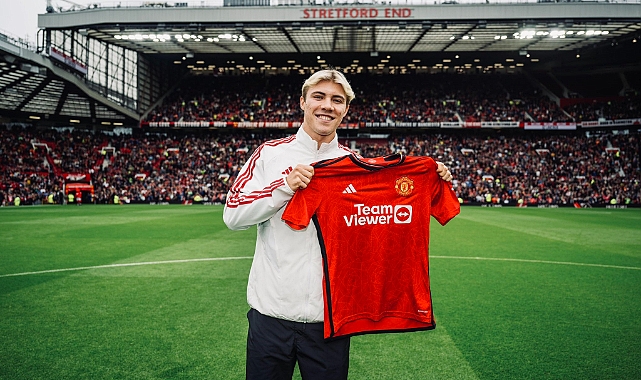 Rasmus Hojlund, Manchester United’a imzayı attı