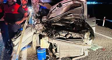 Şanlıurfa'da hafif ticari araç traktöre arkadan çarptı: 1 ölü, 3 yaralı