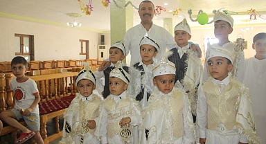 Şanlıurfa'da hayırsever iş adamı  binlerce çocuğu sünnet ettirdi