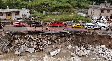 Sel ve toprak kayması: 2 ölü, 16 kayıp