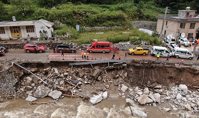 Sel ve toprak kayması: 2 ölü, 16 kayıp