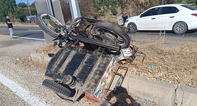  Sepetli motosiklet ile otomobil çarpıştı: 1 yaralı