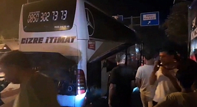 Seyir halindeki otobüsün motorundan dumanlar yükseldi