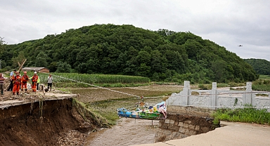 Şiddetli yağış sele neden oldu! Ölü ve kayıplar var