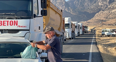 Tırın çarptığı otomobil metrelerce sürüklendi: 1 ölü, 2 yaralı