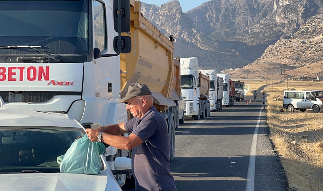 Tırın çarptığı otomobil metrelerce sürüklendi: 1 ölü, 2 yaralı