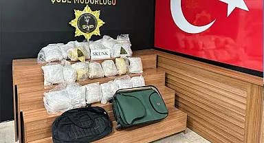 Urfa'da durdurulan 2 araçta uyuşturucu yakalandı! 4 gözaltı