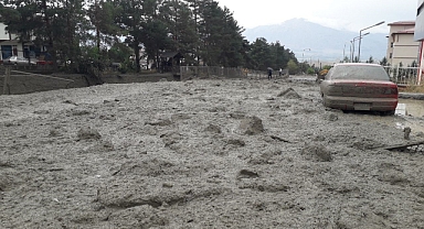 Üzümlü’de sel zarara yol açtı