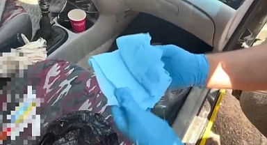 Yakalanmamak için uyuşturucuyu peçetenin içene sakladı