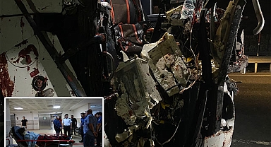 Yolcu otobüsü tıra arkadan çarptı: 1’i ağır 15 yaralı