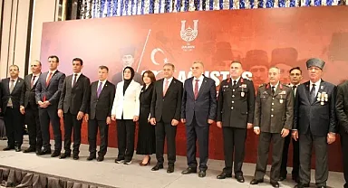 Zafer Bayramı coşkusu Vali Şıldak'ın ev sahipliğiyle devam etti